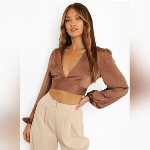 Size 12 Boohoo Deep V-Neck Long Sleeve Crop Top